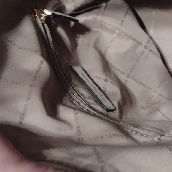 Michael kors purse - Picture 7 of 14